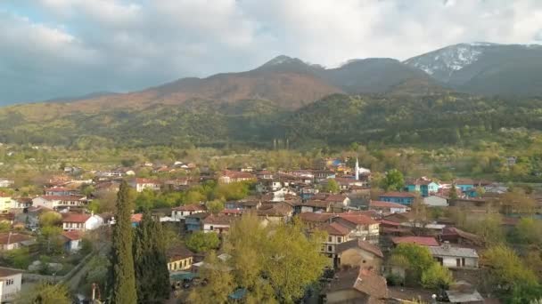 Vista aérea da aldeia Cumalikizik em Bursa, na Turquia. Filmagem 4K na Turquia — Vídeo de Stock