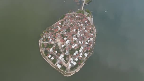 Vista aérea da aldeia Golyazi em Bursa, na Turquia. Filmagem 4K na Turquia — Vídeo de Stock