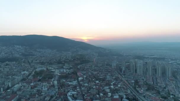 Vista aérea del Paisaje de la Ciudad de Bursa en Turquía. Filmación 4K en Turquía — Vídeo de stock