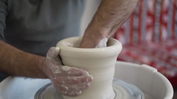 Potters wheel, hands forms clay pot on potters wheel, Experienced master doing a pot on a pottery wheel, Hands working on pottery wheel Traditional and Manual Pottery Production — Stock Video