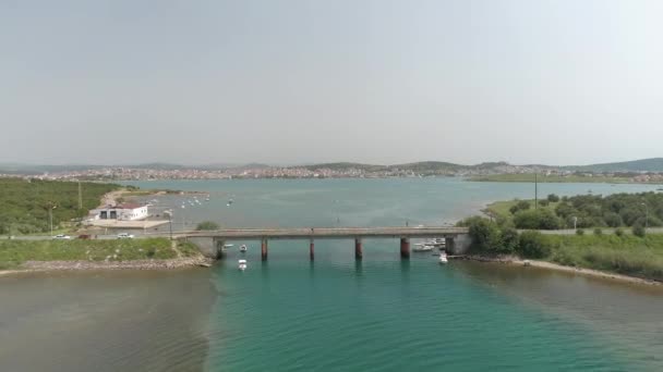 Vue aérienne des dindes premier pont de bosphore à ayvalik, balikesir — Video