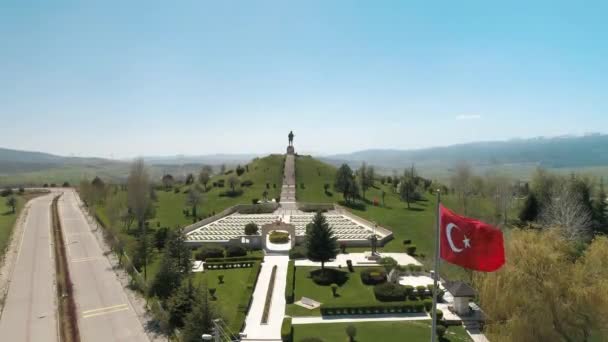 Вид с воздуха на Думлупинарское мученичество в Кутахье в Турции. — стоковое видео