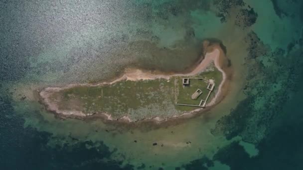 Türkiye 'nin Balikesir kentindeki Güvercin Adası' nın hava manzarası — Stok video