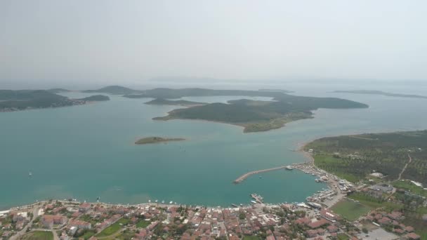 Türkiye 'deki Ayvalik Kent manzarasının havadan görüntüsü — Stok video