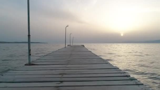 Zicht op Lege strand pier. 4K Beelden in Turkije — Stockvideo