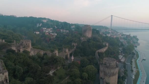 Vista aérea de la fortaleza de Rumeli en Estambul. — Vídeo de stock