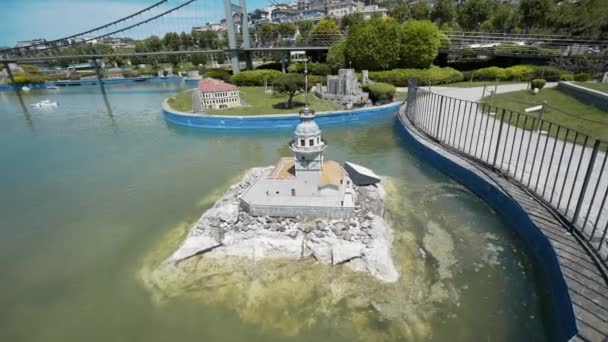 Modelo a escala de la torre de doncellas en el parque Miniaturk en Estambul — Vídeo de stock