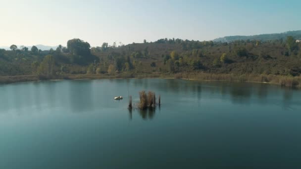 Vista aérea del lago Ulugol en Ordu, Turquía. Filmación 4K en Turquía — Vídeo de stock