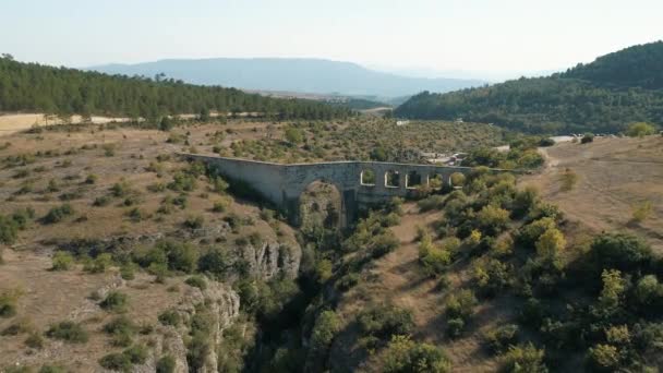 Luftaufnahme des Aquädukts Incekaya in Karabuk. 4K-Filmmaterial in der Türkei — Stockvideo