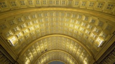 İstanbul, Türkiye - 01.05.2019: İstanbul 'daki Aziz Antuan Kilisesi' nin iç görünümü