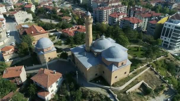 Vista aérea de la mezquita de Kastamonu. Filmación 4K en Turquía — Vídeo de stock