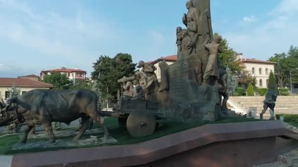 Serife baci Statue in kastamonu. 4K-Filmmaterial in der Türkei — Stockvideo