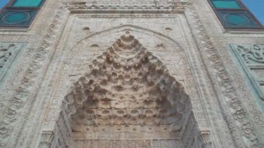Sivas 'taki Gok Medrese giriş kapısı. Türkiye 'de 4K Görüntüsü