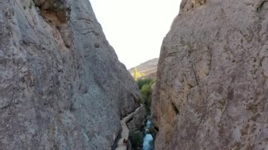 Sugul Kanyonu 'nun havadan görünüşü Sivas' tır. Türkiye 'de 4K Görüntüsü