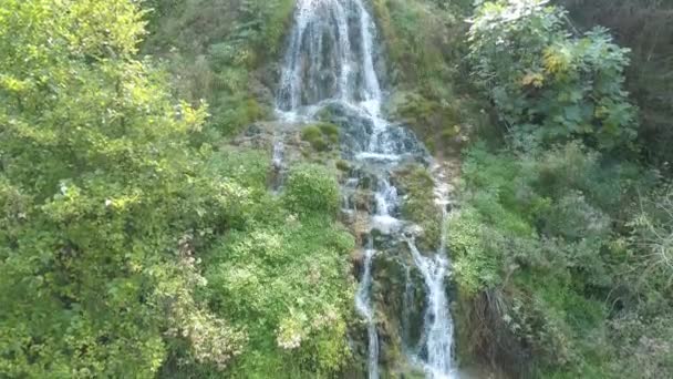 Vista aérea da cachoeira de Kuzalan em Giresun. Filmagem 4K na Turquia — Vídeo de Stock