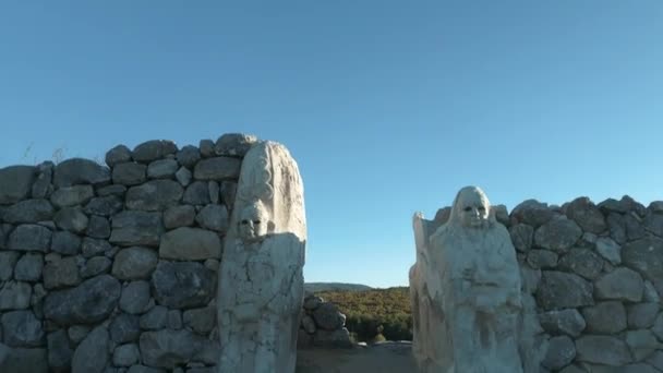 Esculturas do Portão dos Leões, sítio arqueológico de Hattusa, na Turquia. — Vídeo de Stock