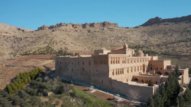 Pandangan udara terhadap Biara Deyrulzafaran di Mardin. 4K Footage di Turki — Stok Video