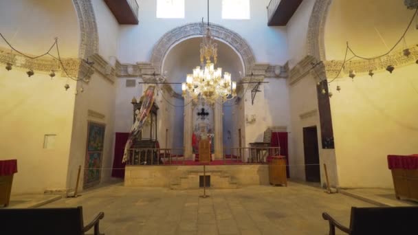 Mardin, Turkey - 08.02.2019：Interior view of Deyrulzafaran Monastery in Mardin. — 图库视频影像