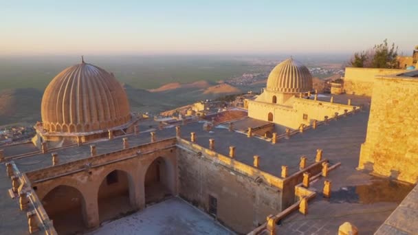 Zinciriye Madrasah και Mardin τοπίο της πόλης στην Τουρκία — Αρχείο Βίντεο