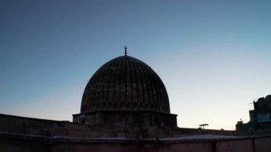 Türkiye 'deki Zinciriye Madrasah Kubbesi ve Mardin Şehir Manzarası' nın havadan görünüşü