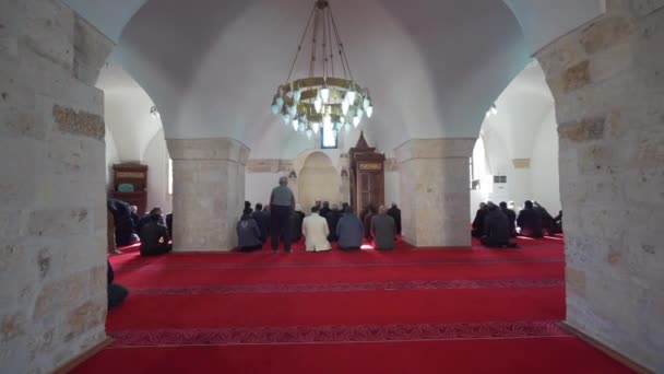 Mardin, Turki - 08.02.2019: Pandangan dalam negeri terhadap Masjid Nusaybin Zeynel Abidin — Stok Video