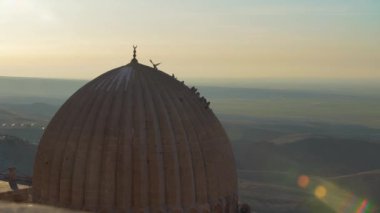 Türkiye 'de Zinciriye Madrasah Kubbesi ve Mardin Kent Manzarası