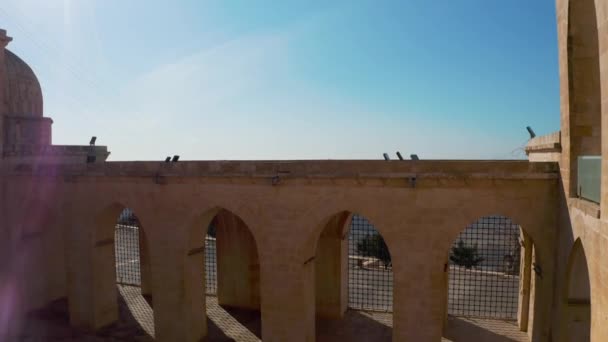 Kasimiye Madrasah em Mardin. Filmagem 4K na Turquia — Vídeo de Stock