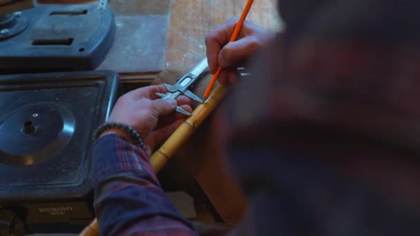 A master is making Ney instrument. 4K Footage in Turkey — Stock Video