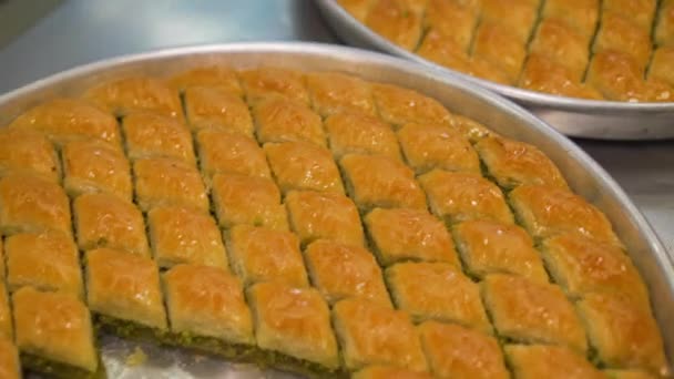 Csodálatos kilátás nyílik a finom török Baklava a Gaziantep. 4K felvételek Törökországban — Stock videók