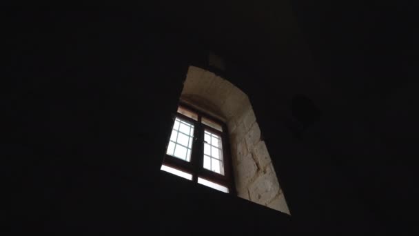 光线穿过旧窗户 — 图库视频影像