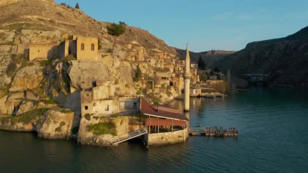 Vista aérea de la ciudad hundida Halfeti en Sanliurfa. Filmación 4K en Turquía — Vídeos de Stock