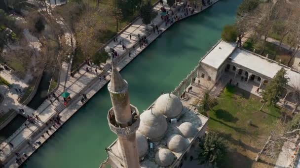 Вид с воздуха на Баликлигол в Санлиурфе. Кадры 4K в Турции — стоковое видео