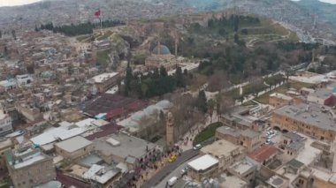 Türkiye 'deki Tarihi Sanliurfa Şatosu' nun havadan görünüşü. Türkiye 'de 4K Görüntüsü