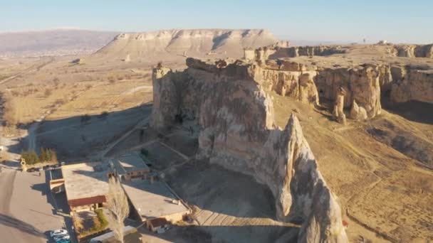 Widok z lotu ptaka na kominy w Kapadocji. Nagranie 4K w Turcji — Wideo stockowe