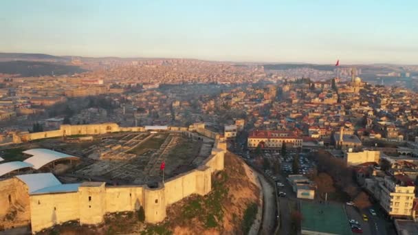 Vista aérea del castillo histórico de Gaziantep en Turquía. Filmación 4K en Turquía — Vídeo de stock