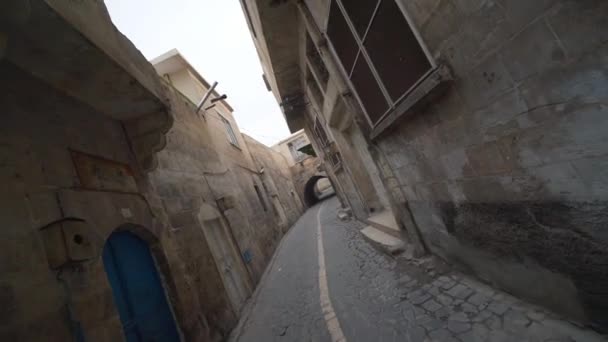 土耳其历史上的Sanliurfa房屋和空荡荡的街道。土耳其的4K段录像 — 图库视频影像