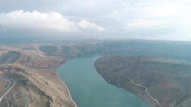 Sanliurfa 'daki Rumkale' nin havadan görünüşü. Türkiye 'de 4K Görüntüsü