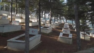 Bilecik 'teki Inonu Şehitliği manzarası. Türkiye 'de 4K Görüntüsü