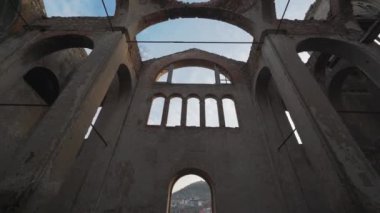 Bilecik 'teki Hagios Georgios Kilisesi manzarası. Türkiye 'de 4K Görüntüsü