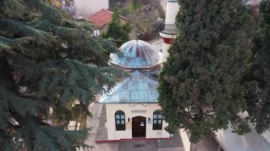Bilecik 'teki Orhan Gazi Camii' nin havadan görüntüsü. Türkiye 'de 4K Görüntüsü