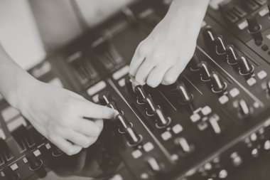 Dj konsolu Club müzik karıştırma 