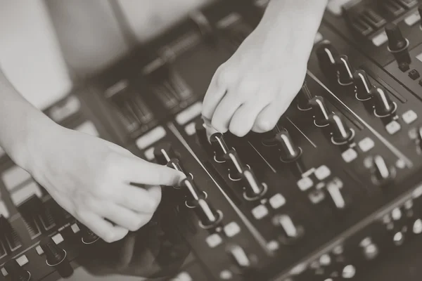 DJ mixing music on console at the club — Stock Photo, Image