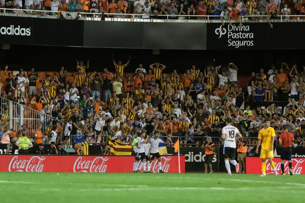 Jogadores Valencia FC celebram o gol — Fotografia de Stock