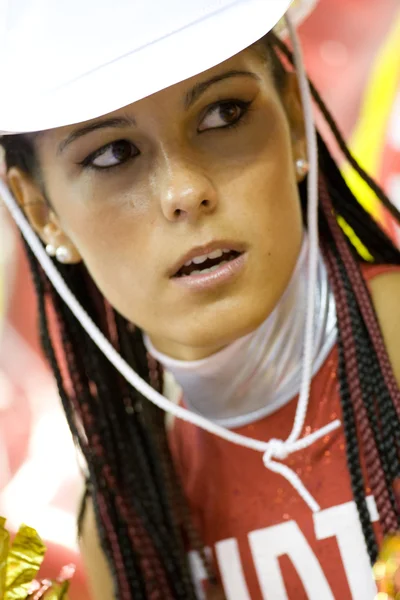 Cheerleader uitvoeren tijdens het fiba eurobasket 2007 spel tussen Spanje en Duitsland — Stockfoto