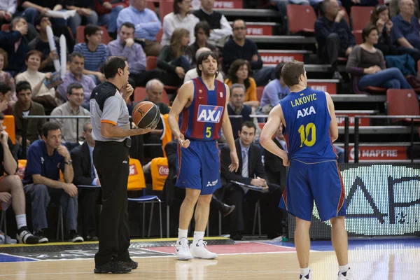 Jogadores durante o jogo entre Valencia Basket contra Barcelona — Fotografia de Stock