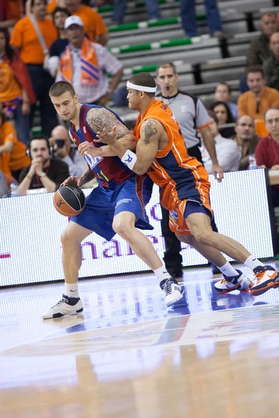 Spieler während des Spiels valencia basket gegen barcelona — Stockfoto