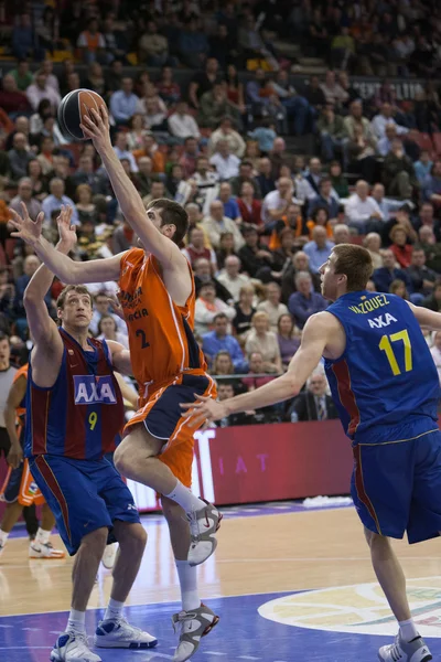 Jugadores durante el partido entre Valencia Basket contra Barcelona —  Fotos de Stock