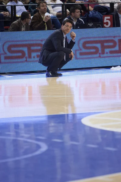 Treinador durante o jogo entre Valencia Basket contra Barcelona — Fotografia de Stock