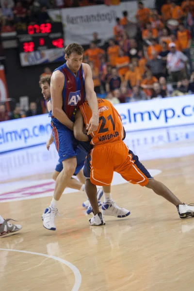 Spieler während des Spiels valencia basket gegen barcelona — Stockfoto