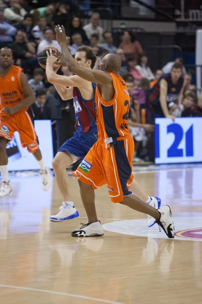 Spieler während des Spiels valencia basket gegen barcelona — Stockfoto